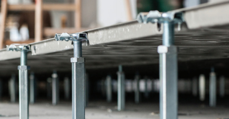 Instalação de  Pisos Elevados em locais de Infraestrutura