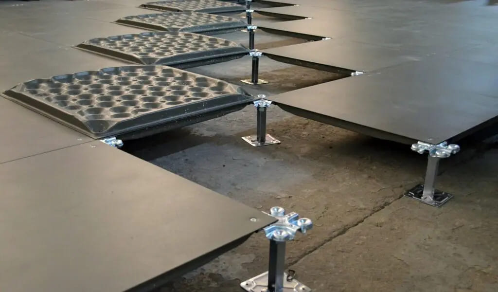 Instalação de pisos elevados